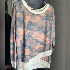 Honeyme Camo Weekender